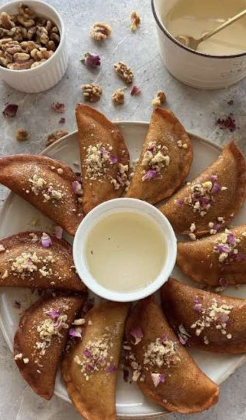 Qatayef with nuts قطايف